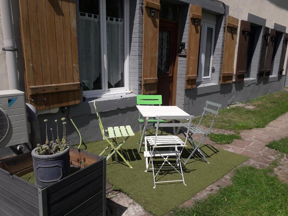 Gites, Les Jonquilles, Le Sagard Et Bungalow Les Brimbelles, Nature Et Detente La Houssiere Exterior photo