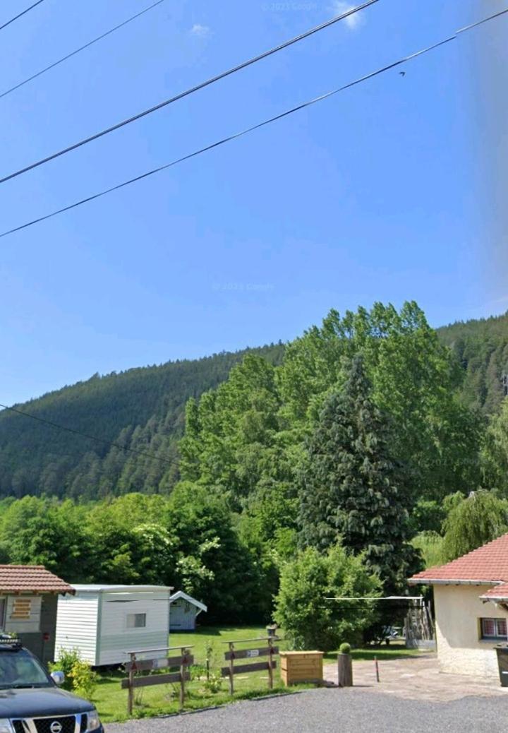 Gites, Les Jonquilles, Le Sagard Et Bungalow Les Brimbelles, Nature Et Detente La Houssiere Exterior photo